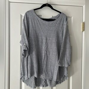 Adrienne vittadini- 2x - striped shirt - longer length back - sleeves button